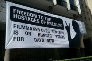 Разве лозунг в защиту политзаключенных Кремля можно считать рекламой?