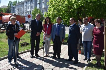 У Бахмуті за участю посла Японії висадили Алею сакур