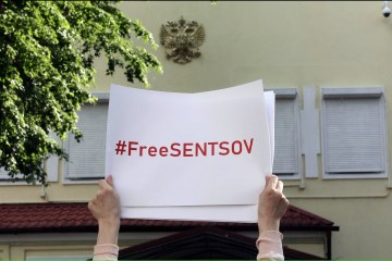 Накануне визита Путина в Париже проведут акцию в поддержку Сенцова