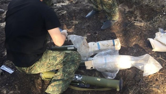 Лесной пожар на Луганщине: правоохранители нашли три гранатомета Лесной пожар на Луганщине: правоохранители нашли три гранатомета