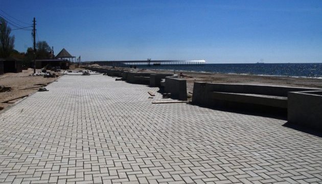 Пальмы и дизайнерские фонари: в Коблево достраивают пешеходную набережную Пальмы и дизайнерские фонари: в Коблево достраивают пешеходную набережную