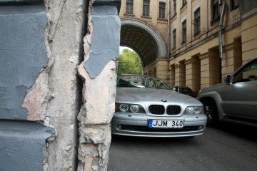 Бюджет потерял почти 20 миллиардов из-за нерастаможенных авто - эксперт