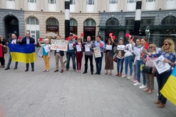 Красная карточка Путину: в Брюсселе требовали забрать ЧМ у РФ и освободить Сенцова