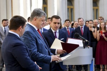 Ukrainian diplomats help keep Russia in isolation - president