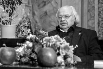 Ukrainian poet Ivan Drach dies at 81