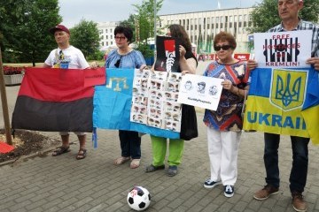У Ризі активісти під посольством РФ вимагали визволення українських політв’язнів