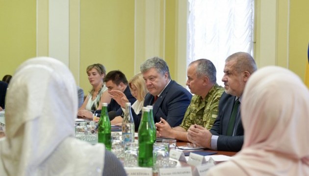 Порошенко провів зустріч з родичами політв'язнів Кремля Порошенко провів зустріч з родичами політв'язнів Кремля
