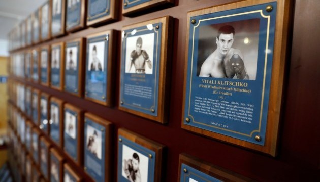 Vitali Klitschko in International Boxing Hall of Fame aufgenommen - Fotos, Video Vitali Klitschko in International Boxing Hall of Fame aufgenommen - Fotos, Video