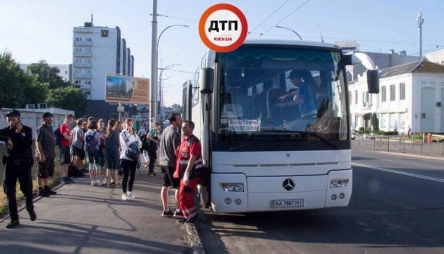 У Києві за кермом автобуса з дітьми помер водій У Києві за кермом автобуса з дітьми помер водій