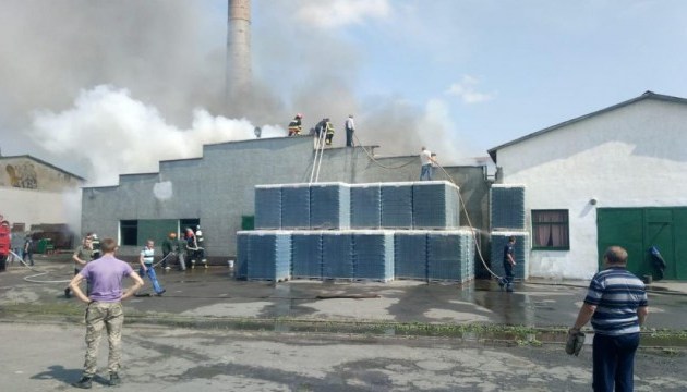 На Рівненщині горить склозавод На Рівненщині горить склозавод
