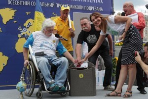 Николай Подрезан проехал 26 стран в инвалидной коляске
