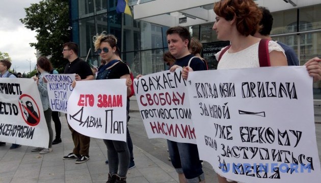 У центрі Харкова пікетували на захист ромів та проти ксенофобії У центрі Харкова пікетували на захист ромів та проти ксенофобії