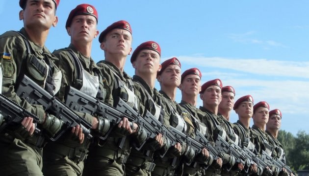 Neue Waffen bei Militärparade am Unabhängigkeitstag Neue Waffen bei Militärparade am Unabhängigkeitstag