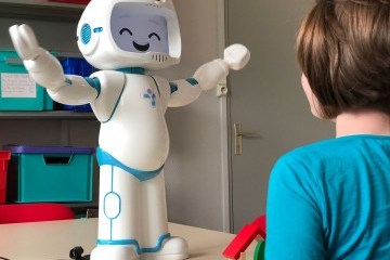 Вчені створили робота, який допоможе дітям з аутизмом спілкуватися з терапевтом