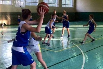 Баскетбол: жіноча збірна України U-14 програла сербкам на старті чемпіонату Європи