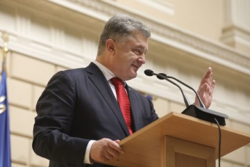 Порошенко уверен, что языковые квоты подтолкнули развитие украинского ТВ и радио
