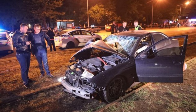 В Одессе авто влетело в остановку: 3 погибших, 4 пострадавших В Одессе авто влетело в остановку: 3 погибших, 4 пострадавших