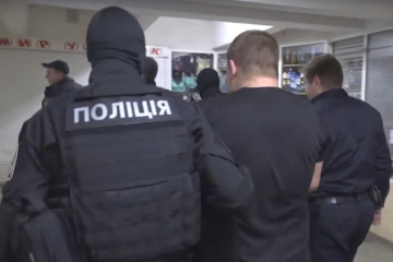 В Харькове разоблачили копов, которые угрозами требовали деньги с пассажиров метро