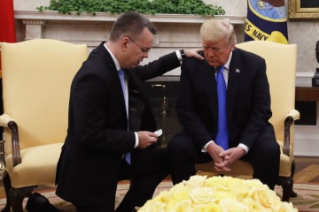 Трамп прийняв у Білому домі визволеного з Туреччини пастора