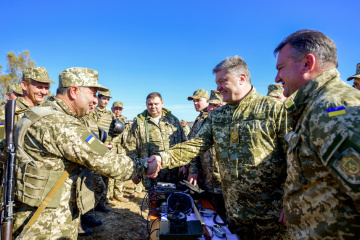 Порошенко проинспектировал Яворовский полигон