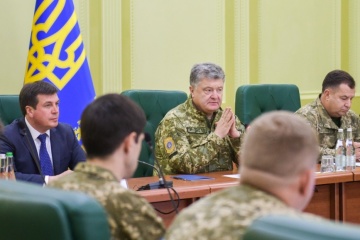 "Готельні номери" військових не підлягатимуть приватизації - Порошенко
