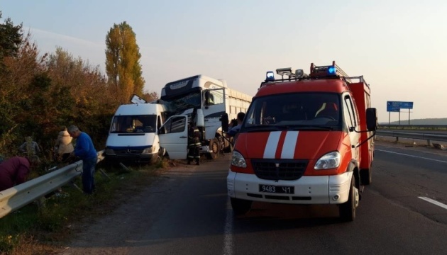 На Черкащині в ДТП потрапила група дітей, двоє в лікарні На Черкащині в ДТП потрапила група дітей, двоє в лікарні