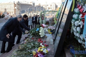 Johannes Hahn, Pavlo Klimkin honor memory of Heavenly Hundred Heroes (photos)