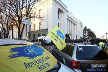 Центр Киева стоит в пробках из-за акции “евробляхеров”