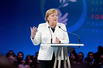 Merkel pide a Putin que libere a los marineros ucranianos