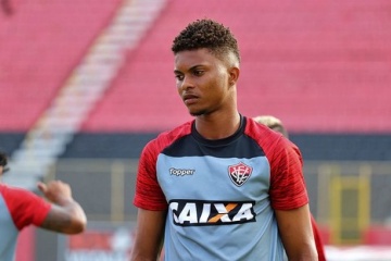 «Динамо» и «Шахтер» хотят приобрести 19-летнего бразильского защитника