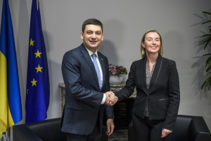 Гройсман обговорив з Могеріні необхідність посилення санкцій проти РФ