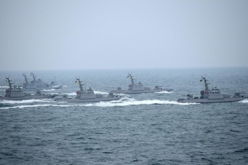 Морпехи испытывают в Черном море десантно-штурмовые катера "Кентавр"