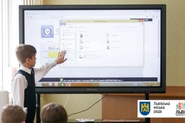 Для львівських шкіл купили мультитач-панелі й 3D-принтери