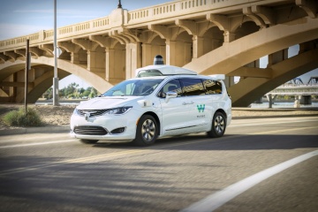 Waymo запустила первый в мире коммерческий сервис беспилотных такси