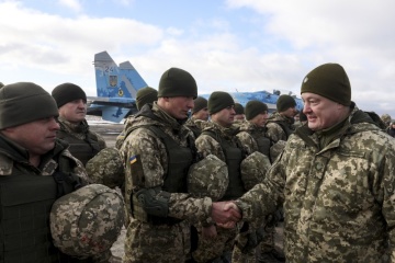 Бои за Карачун и аэропорты Донбасса: Порошенко напомнил о подвигах десантников