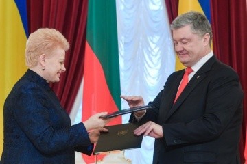 Poroshenko, Grybauskaite sign Road Map for 2019-2020