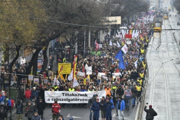 В Будапеште возобновились антиправительственные протесты