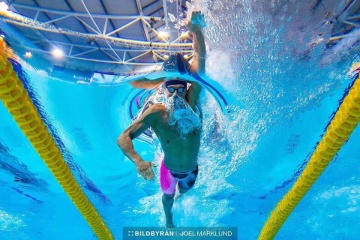 Президент привітав українського плавця Романчука із перемогою на чемпіонаті світу