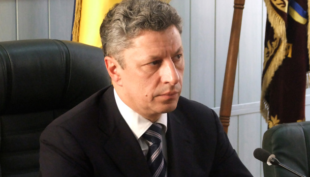 Boyko presenta documentos a la CEC para registrarse como candidato presidencial 