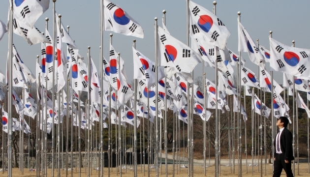 У Південній Кореї запровадили санкції для роботодавців за приниження працівників