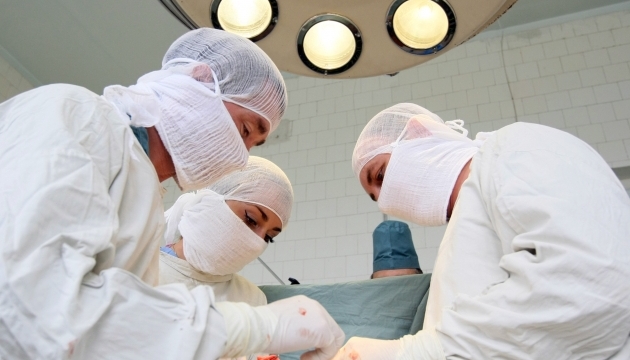 Індійські хірурги витягли 600 цвяхів із шлунку пацієнта