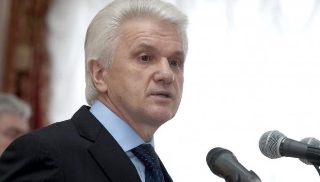 Луценка просять допитати Литвина у справі Януковича