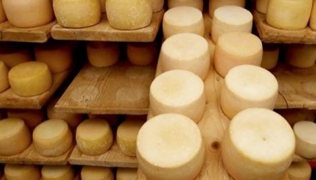 US experts inspecting Ukrainian cheese