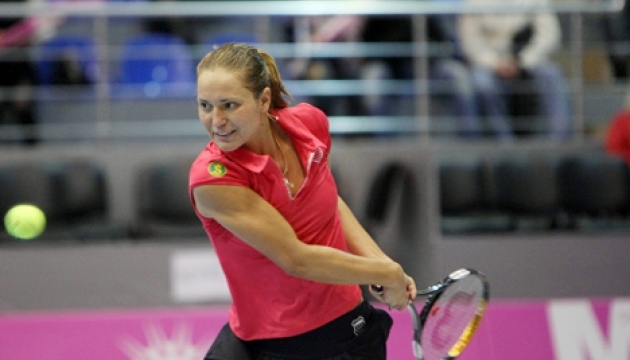 Katerina Bondarenko und Serhij Bubka sind zum Hauptnetz des Tennisturniers 