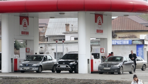 Бензин А-95 на Київщині коштує від 23,49 до 26,99 гривні