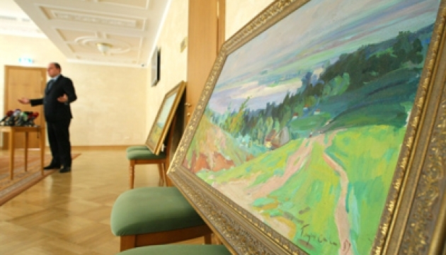 Мінкульт: Картини Глущенка у Кабміні - фальшивка