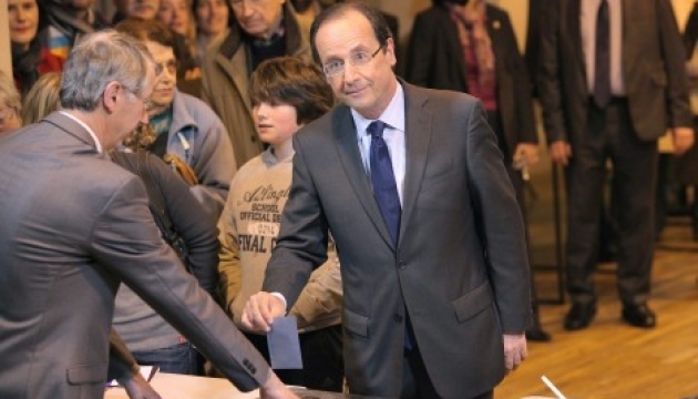 Азарову імпонує програма Олланда