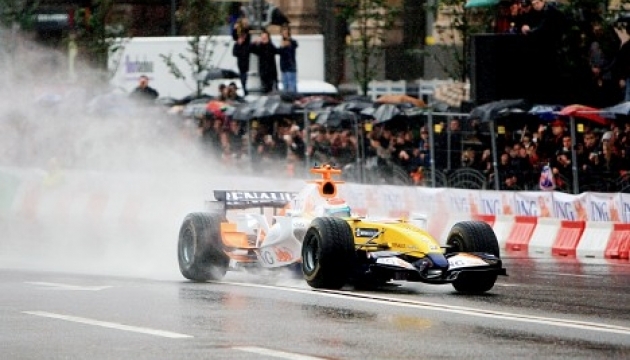 Центром Києва 