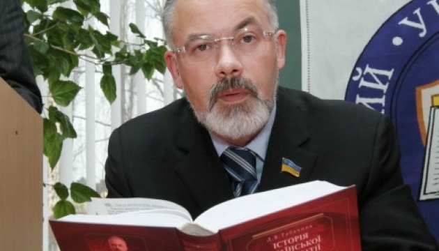 Табачник побажав школярам веселих канікул за книжкою