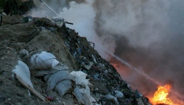 Під Києвом горить Трипільське сміттєзвалище